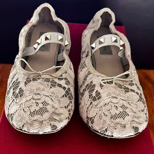 Pink Lace Valentino Garavani Rockstud Ballerina Flats. Size 38 1/2